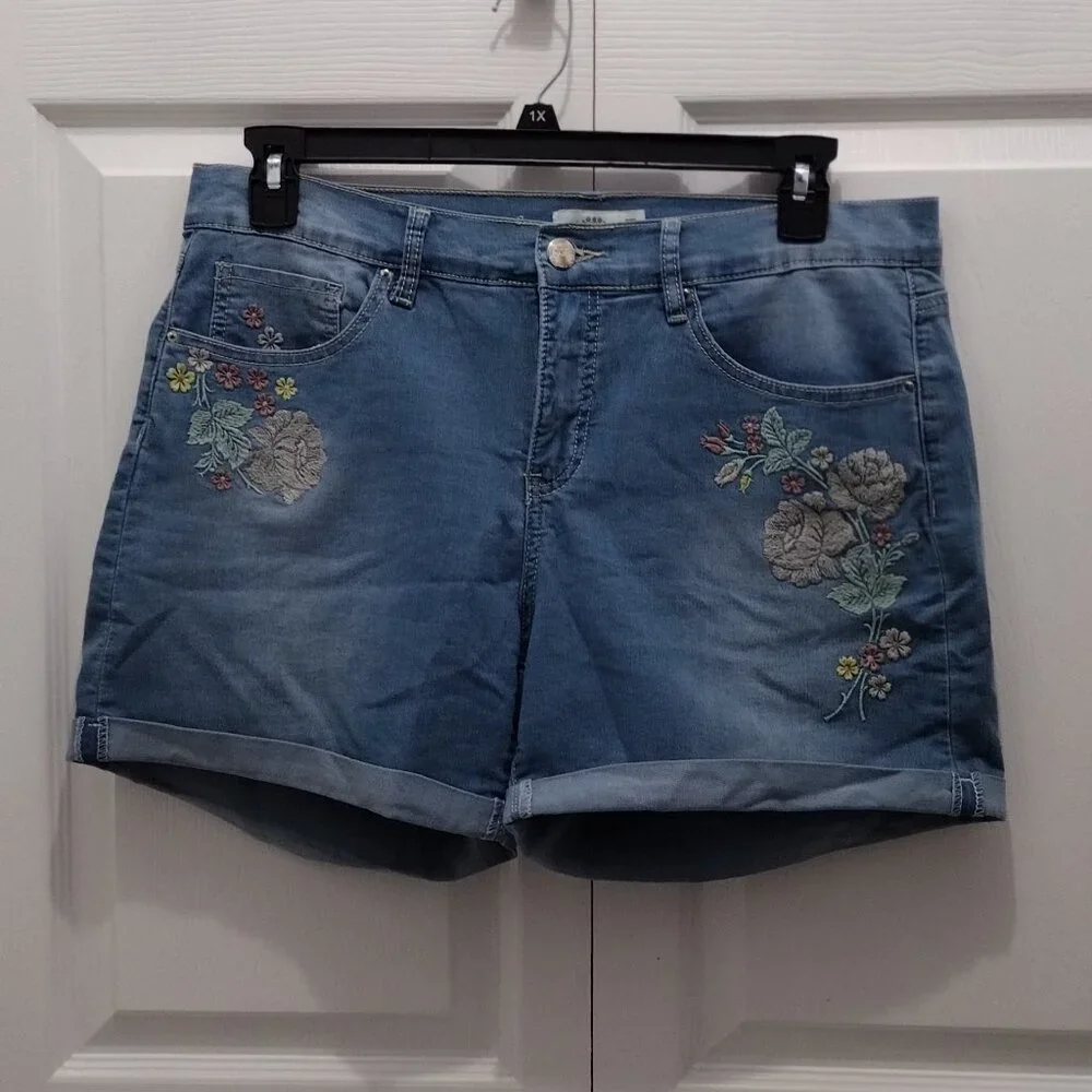 Royalty For Me Embroidered Denim Shorts Women’s Size 14 Blue Stretch Floral Casu - Picture 6 of 10
